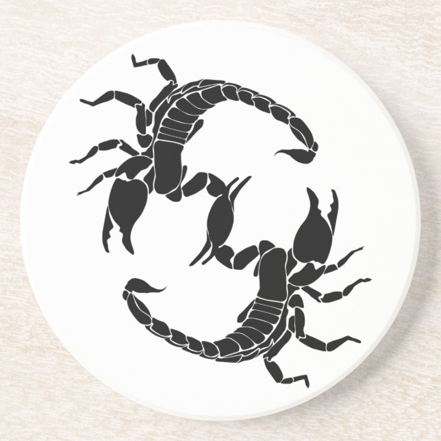 Porta-copos Letra Preta e Branca S - Dois Escorpiões (Frente)