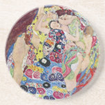 Porta-copos Maiden (Virgem), Gustav Klimt, Vintage Art Nouveau<br><div class="desc">O Maiden (também conhecido como A Virgem) (1913), de Gustav Klimt, é uma pintura de retrato simbólico da Era Vitoriana Art Nouveau. Várias mulheres bocejando, esticando e dormindo em uma cama coberta de cobertores coloridos de padrão de mosaico. Sobre o artista: Gustav Klimt (1862-1918) era um pintor simbolista austríaco e...</div>
