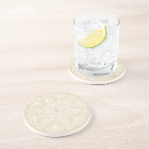 Porta-copos Mandala branca exótica em fundo bege