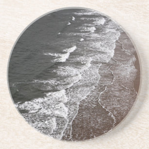 Porta-copos Ondas quebrando em uma praia arenosa