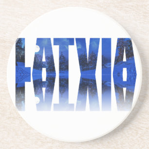 Porta-copos Texto da noite de inverno na Letónia com reflexo