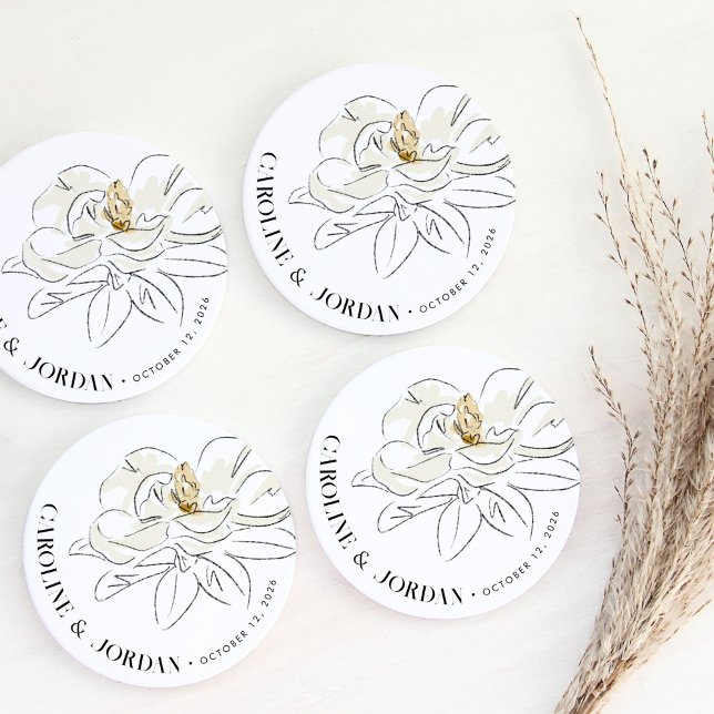 Porta-copos White Magnolia Illustração Nome Personalizado de C (Beautiful Southern-inspired white magnolia illustration wedding custom name sandstone coasters.)
