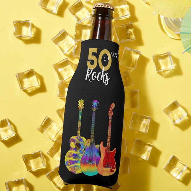 Porta-garrafa 50 Rocks 50th Festa de aniversário (50 Rocks cool funky guitar black and gold 50th birthday party bottle cooler)