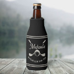 Porta-garrafa Festa de Despedida de Golfe Diversão na Última Bal<br><div class="desc">Atira a diversão! Este solteiro de golfe costume mantém bebidas frias,  ri enrolando e são o presente perfeito para padrinhos de casamento e festa de fim de semana.</div>