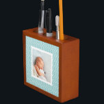 Porta-lápis Aqua Claro | Foto com quadro de latência<br><div class="desc">Mostre duas das suas fotos favoritas com este organizador prático de mesas, com um sutil aqua de tartaruga e um padrão branco de girino que enquadram cada uma das suas fotos. A paleta de cores de chic é perfeita para fotos valiosas do seu bebê ou menina, família ou animal de...</div>