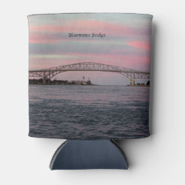 Porta-lata A ponte de água azul pode resfriar