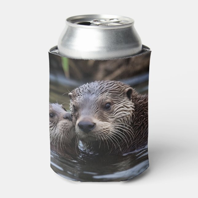 Porta-lata **"Adrift in Love: Mummy and Baby Otter"** (Can Front)