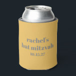 Porta-lata Bat Personalizado Mitzvah Favorece Cinzas Amarelas<br><div class="desc">Mantenha a festa legal com este Bat Mitzvah, personalizado, na moda, mais fixe! Com uma design moderna minimalista com tipografia ousada, esta manga de bebida personalizada é um favor divertido e prático para os hóspedes. Perfeito para recepções, comemorações, e seguidores de festas, isso pode mais resfriar e adicionar um toque...</div>
