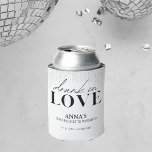 Porta-lata Bebado na Bachelorette Glitter Love<br><div class="desc">Apresentando o Bebado em Love Glitter Bachelorette Can Cooler, a maneira perfeita de manter suas bebidas frias e sua festa vibe quente! Isso pode apresentar um design divertido e divertido, com um fundo cor-de-rosa quente e sotaques dourados que fazem parte do gritar. O texto é elaborado com competência para captar...</div>