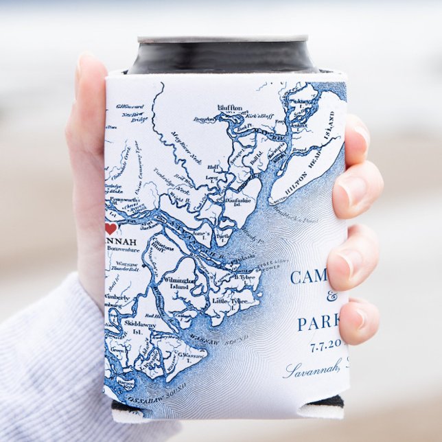 Porta-lata Casamento Marinho Azul do Mapa de Savannah Georgia (Elegant Savannah Georgia Map can coozie classic navy blue wedding favor from Coastal Map Designs)