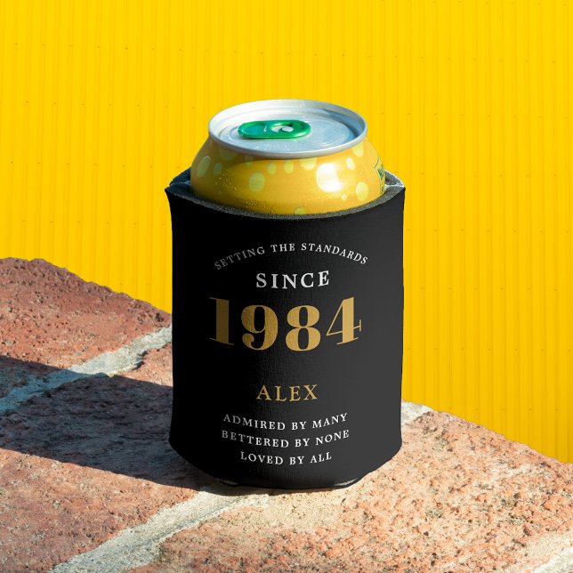 Porta-lata Chic Dourado Elegante Preto do Nome do aniversário (Luxurious personalized 40th Birthday Black and Gold Can Cooler: The Perfect Party Companion)