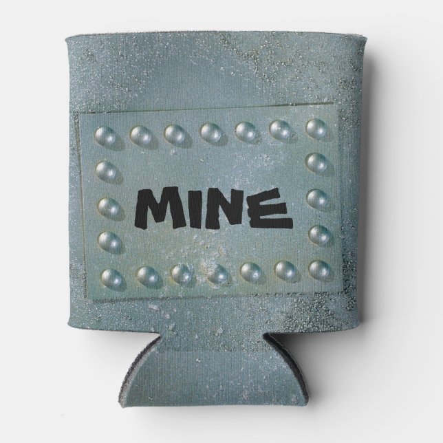 Porta-lata Cinza metálica com placa de texto no refrigerador (Frente)