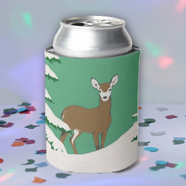 Porta-lata Deer Snow Winter Scense Pine Tree (Brown female doe deer standing in snow by pine tree on mint green drink can cooler.)