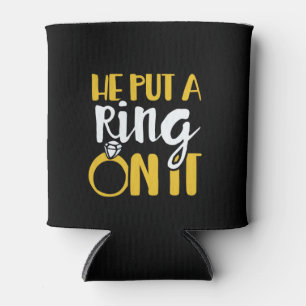 Porta-lata Ele colocou um anel nele