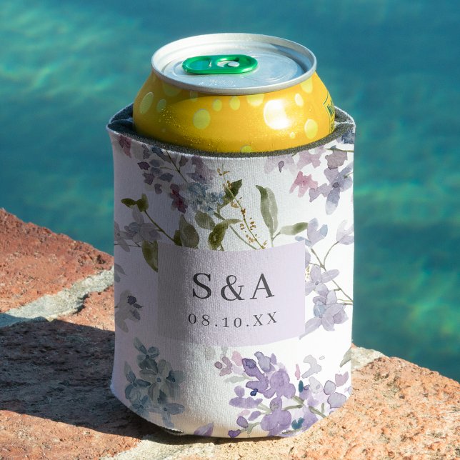 Porta-lata Elegante Lilás Casamento Monogramado (Elegant Lilac Wedding Monogrammed Can Cooler by Painted Paperie
)