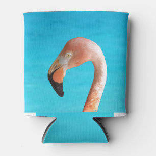 Porta-lata Face flamingo rosa contra a água azul