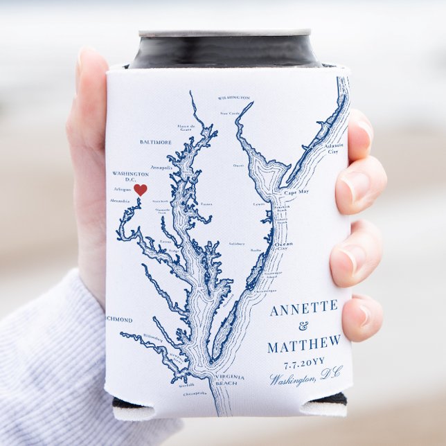 Porta-lata Favor do Casamento Elegante Washington DC (Washington DC Map Wedding Favor coozie with elegant navy blue Chesapeake Bay map)
