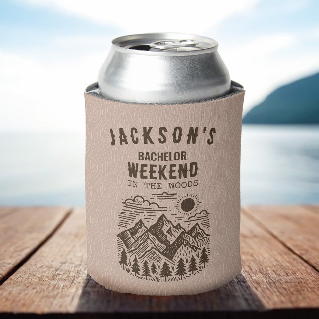 Porta-lata Festa de Despedida de Solteiro (Custom Bachelor Weekend in the Woods Beer Can Cooler)