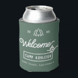 Porta-lata Festa de solteira de Tema do Camp Personalizada<br><div class="desc">Prepare-se para o que há de mais avançado em Festa de solteira de Tema do Campo com esses resfriadores personalizados! Mantenha suas bebidas frias em estilo com esses favoritos para festas únicos que são perfeitos para uma festa de praia ou de solteira de cabana. Esses costumes também podem fazer doações...</div>