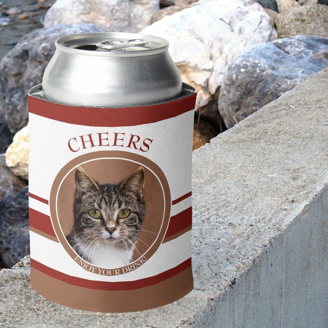 Porta-lata Foto de Gato Bonito Fresca (Can cooler featuring your custom cat photo on a striped background, with cute cat paws on the bottom)
