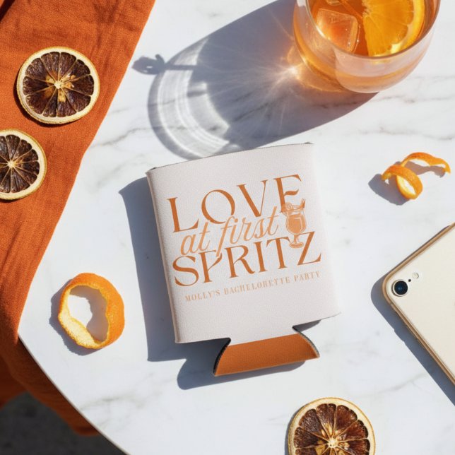 Porta-lata Love at First Spritz Bachelorette (Love at First Spritz Bachelorette Can Cooler
)