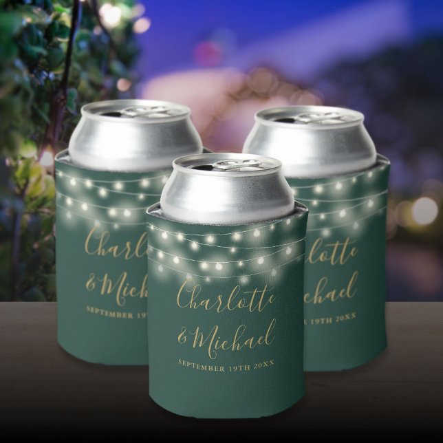 Porta-lata Luzes de Corda Casamento Script Verde Dourado (String Lights Signature Script Green Gold Wedding Can Cooler)