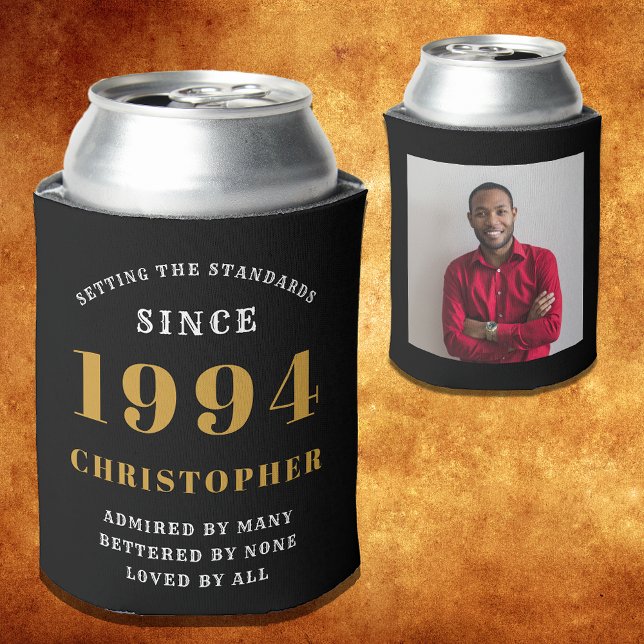 Porta-lata Modelo de Foto Dourada Preta do aniversário de 30  (Personalized 30th birthday party can coolers in black and gold with photo template, year and name.)