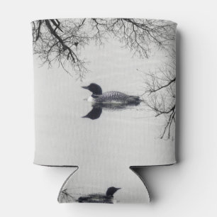 Porta-lata Natações de leão comum num lago Norte no inverno