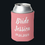 Porta-lata Noiva Rosa Elegante Presentes de Casamento com Let<br><div class="desc">Bela caligrafia,  rosa e branco Noiva pode mais fresco. Chuveiro de Noiva. Perfeito para lembranças de Casamento.</div>