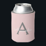 Porta-lata Nome do Monograma da Rapariga da Cinza Rosa Escamo<br><div class="desc">Cor-de-rosa e Cinza Simples Script Elegante Aniversário ou Festa de solteira Arrefecedores. Esses refrigeradores de Casamento,  Chá de panela ou Festa de aniversário podem ser personalizados para incluir seu primeiro nome. Entre em contato com o designer para obter itens correspondentes personalizados.</div>