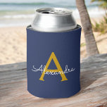 Porta-lata Nome do Monograma da Rapariga do Script Moderno Do<br><div class="desc">Azul marinho e Dourado Script Simples,  Aniversário Elegante ou refrigeradores de Festa de solteira. Esses refrigeradores de Casamento,  Chá de panela ou Festa de aniversário podem ser personalizados para incluir seu primeiro nome. Entre em contato com o designer para obter itens correspondentes personalizados.</div>