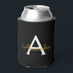 Porta-lata Nome do Monograma Rapariga de Script Moderno Doura<br><div class="desc">Noivado Elegante preto e Dourado,  ou Festas de solteira de refrigeradores. Esses refrigeradores de Casamento,  Chá de panela ou Festa de aniversário podem ser personalizados para incluir seu primeiro nome. Entre em contato com o designer para obter itens correspondentes personalizados.</div>