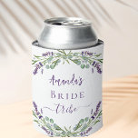 Porta-lata Nome verde da lavanda de eucalipto<br><div class="desc">Para um chá de panela,  festa de solteira. Decorados com flores de lavanda de cor aquosa e verde de eucalipto. Personalize e adicione o nome da noiva.</div>
