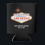 Porta-lata O Favor do Fim de Semana de Las Vegas Bachelor Pod<br><div class="desc">Prepare-se para um final de semana memorável do Solteiro de Las Vegas com este refrigerante personalizável! É o favor perfeito que os convidados vão querer guardar.</div>