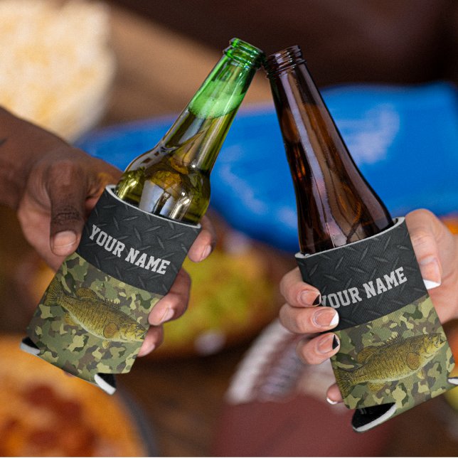 Porta-lata Pequeno Baixo Nome de Pesca Camo robusto (Smallmouth Bass Fishing Camo Beverage Cooler)