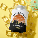 Porta-lata Pôr do Sol Personalizado de Férias na Las Vegas St<br><div class="desc">Coooler personalizado com a silhueta de Las Vegas ao pôr do sol para as férias em família ou viagem de despedida de solteiro na cidade das luzes. Aposte do nascer ao pôr do sol nesta cidade e lembre-se com este souvenir de recordação.</div>