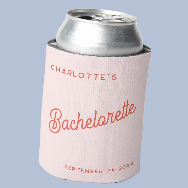Porta-lata Roteiro Moderno Personalizado para Despedida de So (Modern typography personalized name date bachelorette party can cooler)