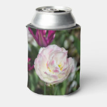 Tulipas cor-de-rosa brilhantes num dia ensolarado