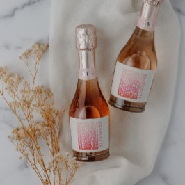 Porta-vozes simples do retrato feminino moderno ro