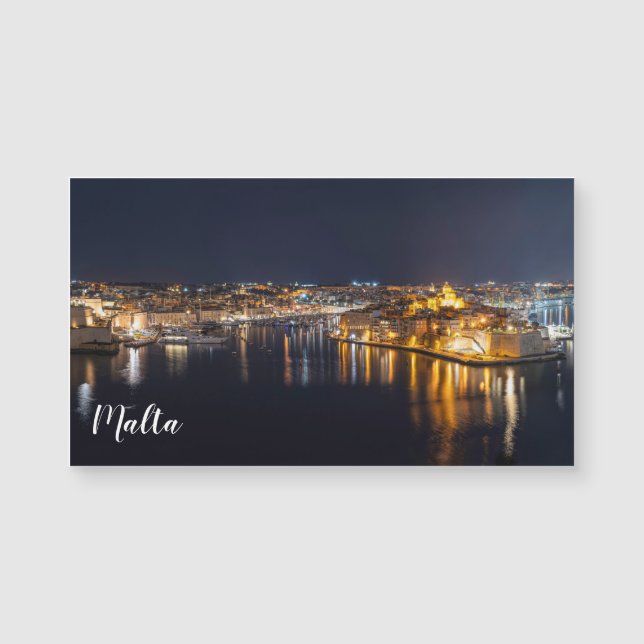 Porto de Malta iluminado à noite (Frente)