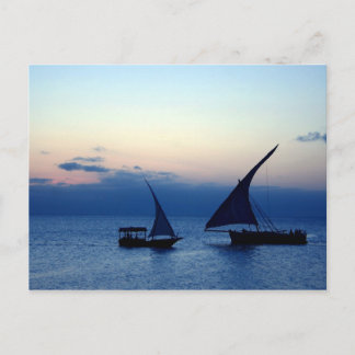 Postal 2 navios no cartão de posto do pôr do sol