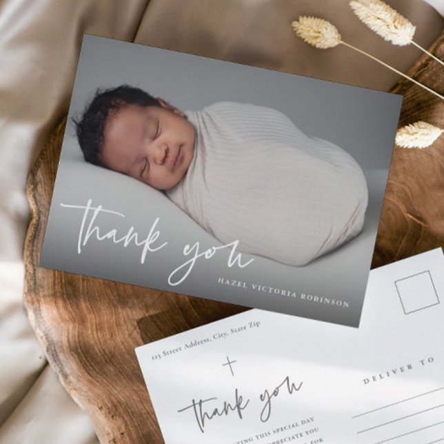 Postal Cartão de Agradecimento de Batismo Religioso com L (Simple modern script baby photo baptism thank you postcard.)