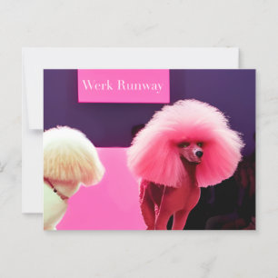 Postal Cartão de Aniversário da Passarela do Poodle Rosa 