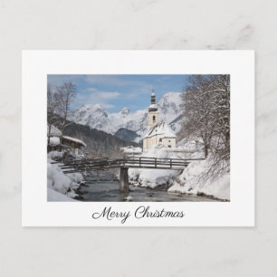Postal Cartão de Natal com igreja na neve nos Alpes