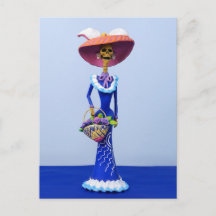 Catrina num Vestido Azul e Chapéu Rosa Cartão Post