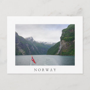 Postal Fjord de Geiranger com bandeira norueguesa cartão 