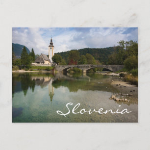 Postal Lago de Bohinj com igreja na Eslovênia cartão post