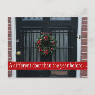 Postal Porta diferente - coroa de Natal novo cartão de e
