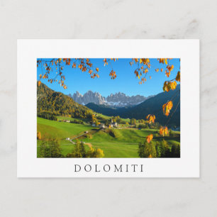 Postal Vale do Val di Funes com cartão branco das folhas