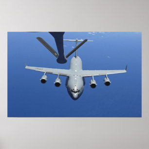 Poster A.A. - 17 Globemaster III aproximam o crescimento